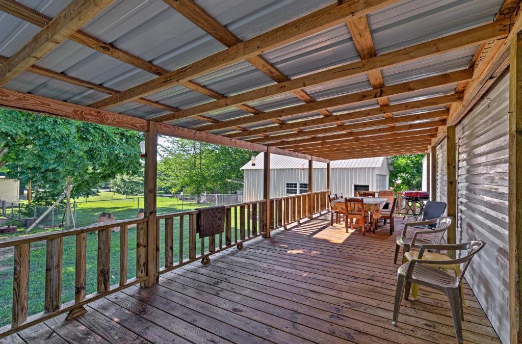 Waterloo House | Waterloo Home with Fire Pit - half Mi to Boat Ramp!