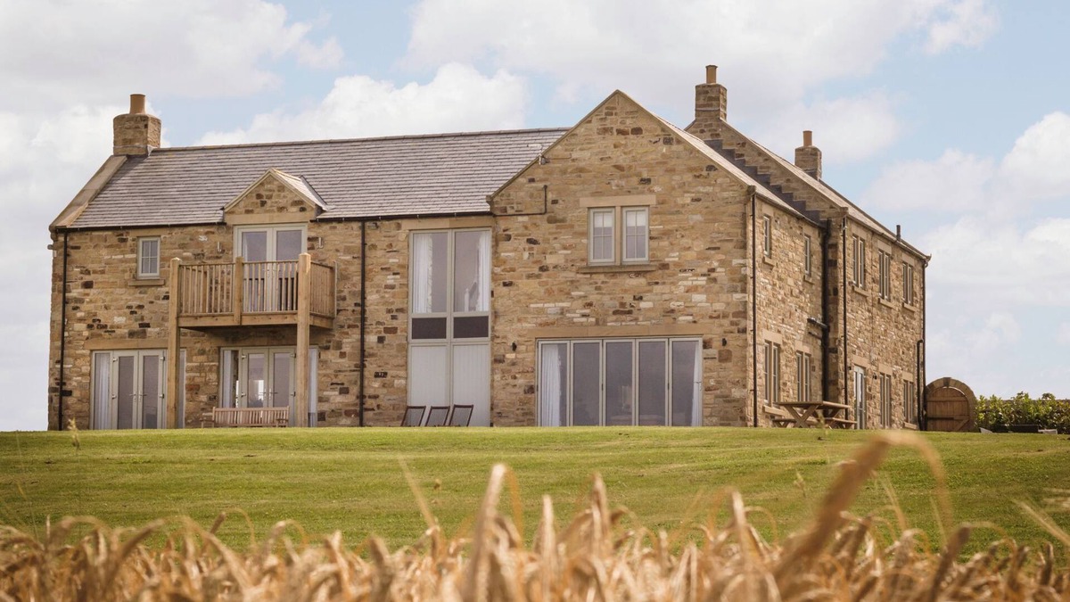 Richmond Cottage | Waterloo Lodge - a house that sleeps 12 guests in 6 bedrooms
