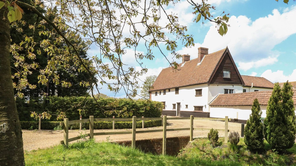 Hethel Cottage | WATERLOO PLACE ALL UNITS, character holiday cottage in Banham