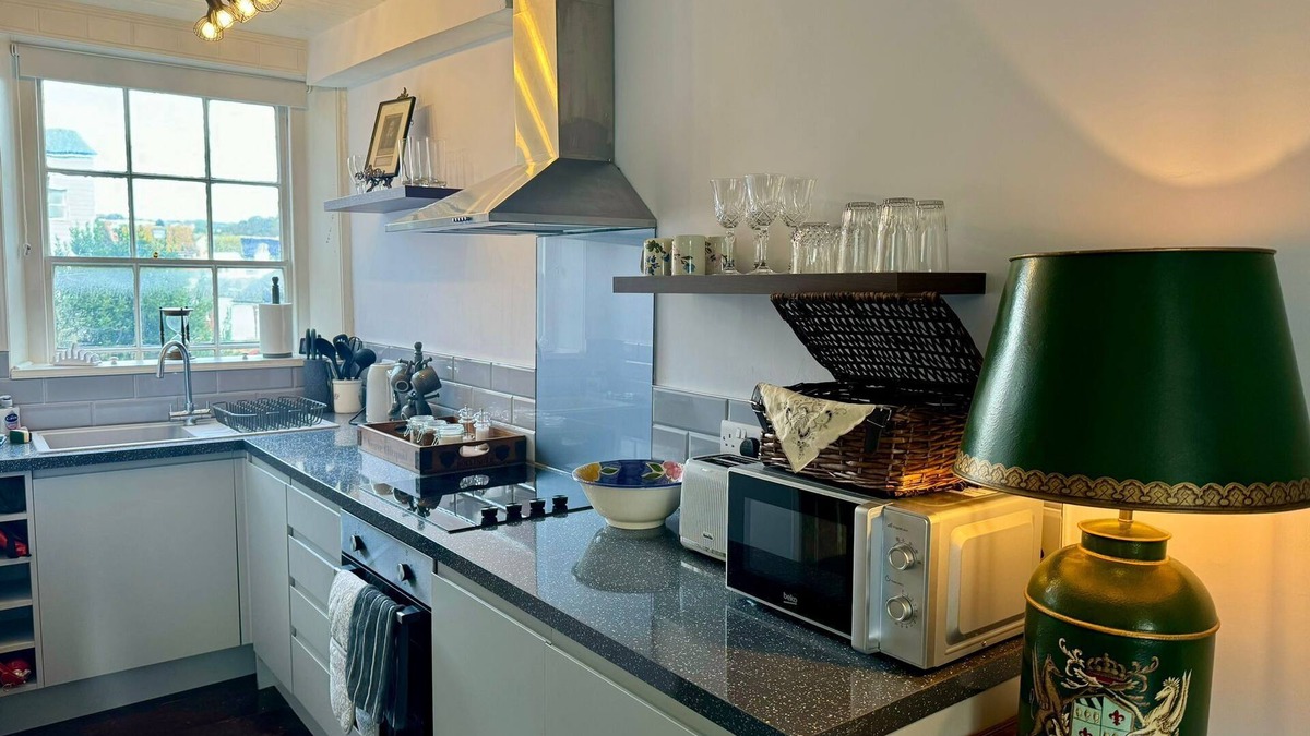 Old Town Hastings Apartment | Waterloo Terrace -Historical luxury apartment in heart of Old Town with balcony.