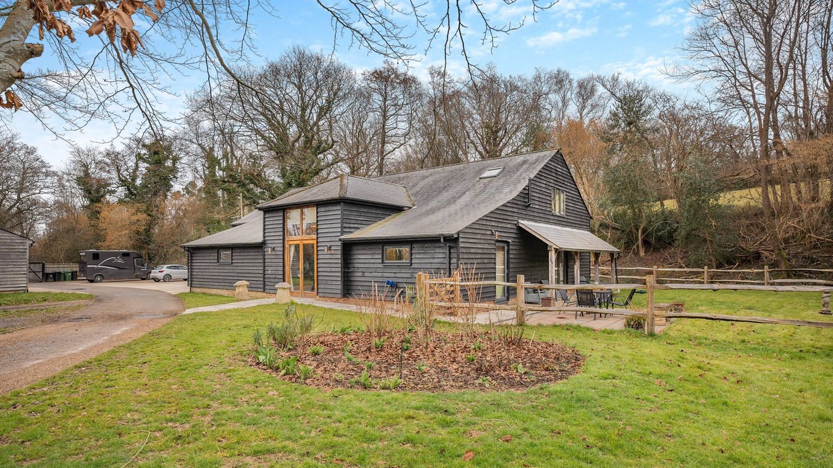 Ewhurst Green House | Watermans Vineyard Barn