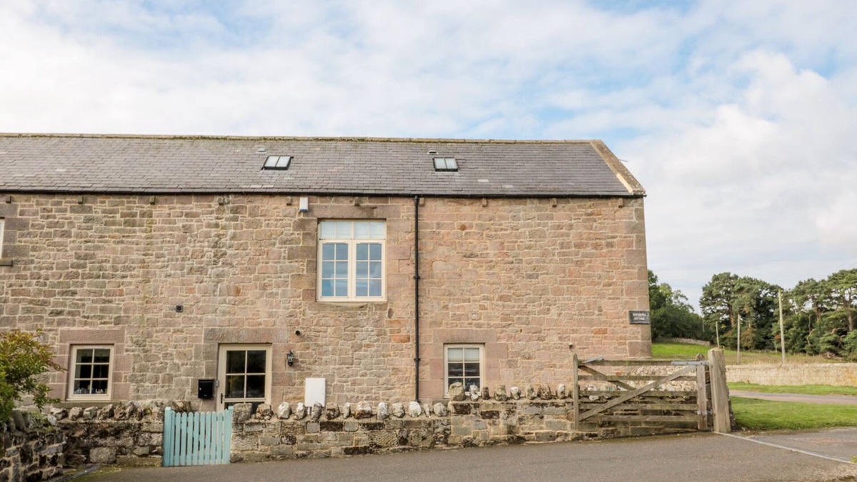 North Charlton Cottage | WATERMILL COTTAGE, pet friendly, with open fire in North Charlton