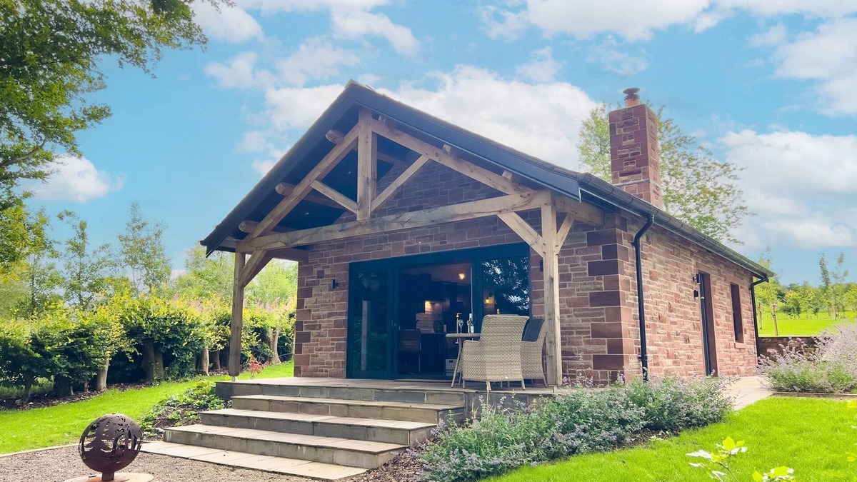 Wing Cottage | Waters Edge, a romantic cottage with stunning views of Talkin Tarn