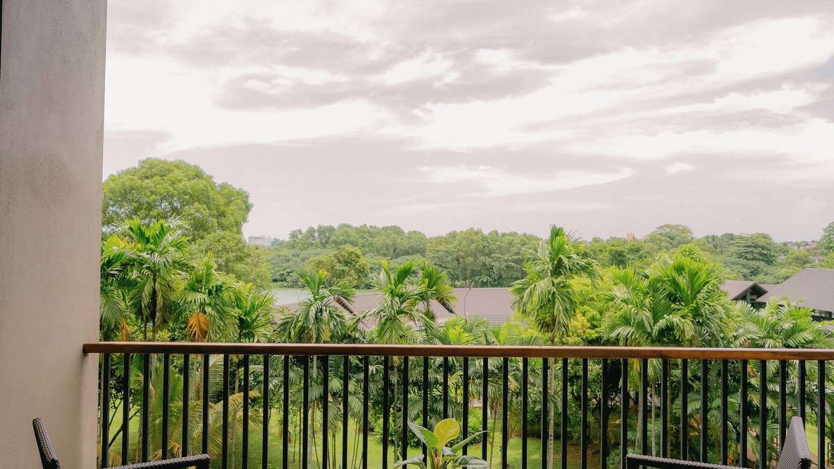 Battaramulla Hotel | Waters Edge Hotel