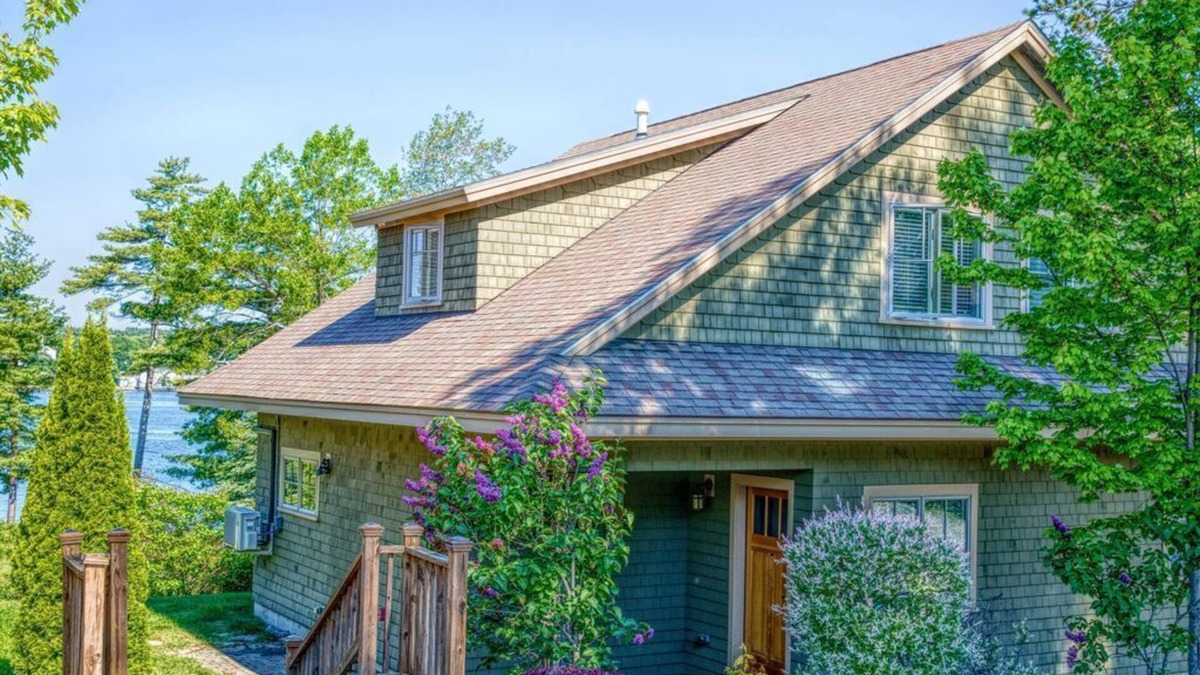 Edgecomb House | Water’s Edge Luxury Cottage