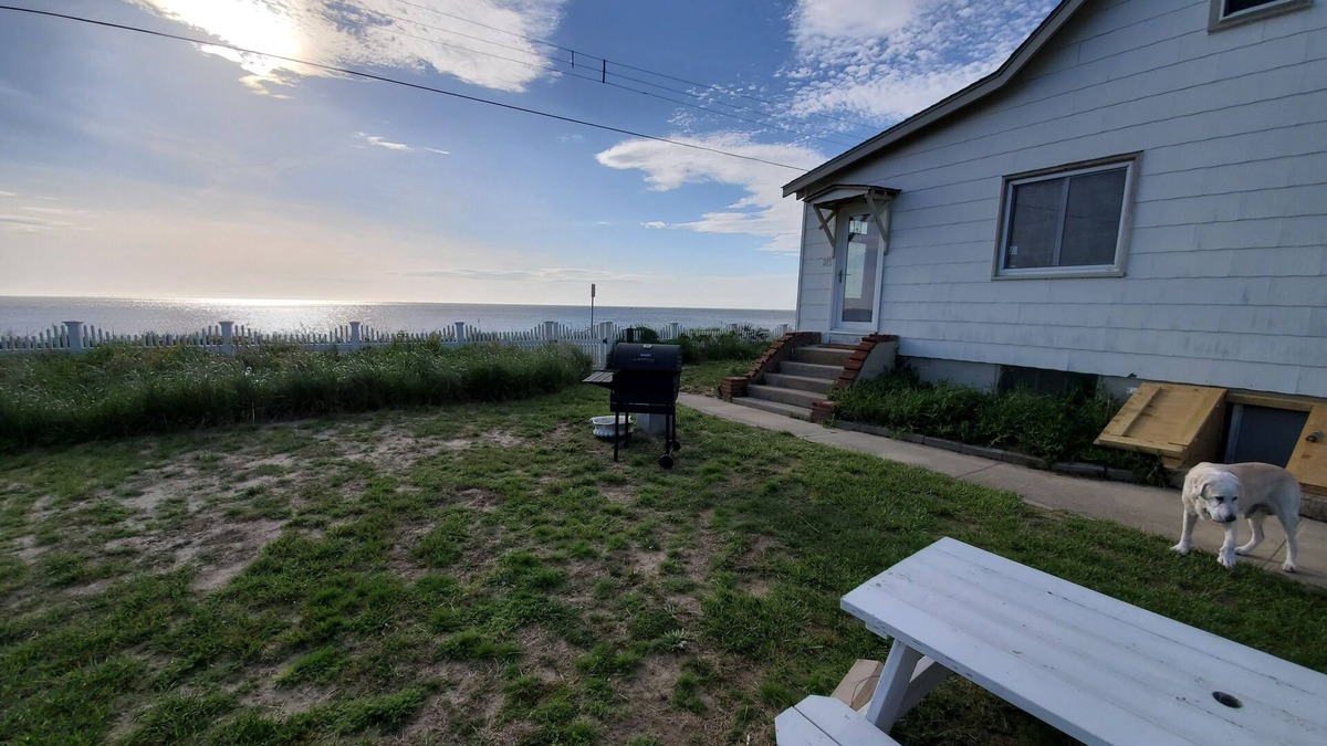 Town Bank House | WATERS EDGE VILLA BEACH FRONT Pet Friendly N.Cape May