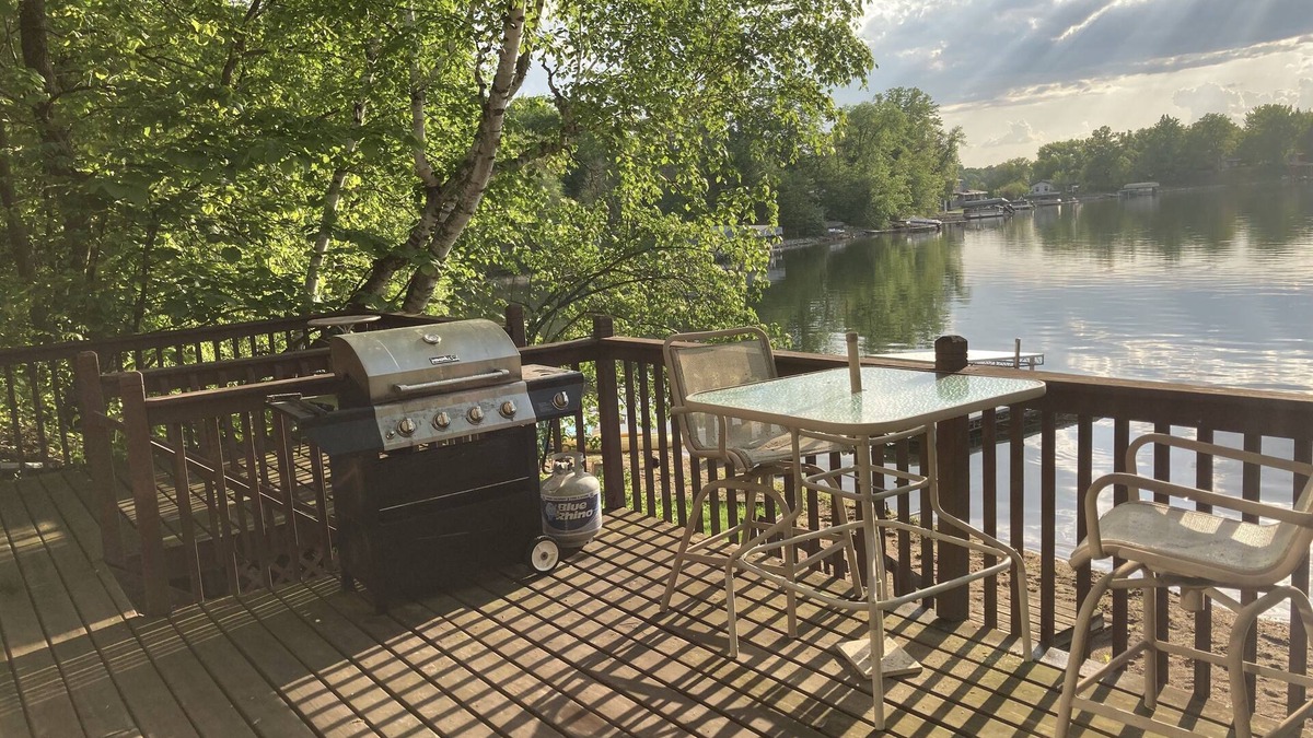 Richwood Cabin | Waters Edge - Year Round 4 Bedroom Lakehome with Pontoon and Sandy Beach.