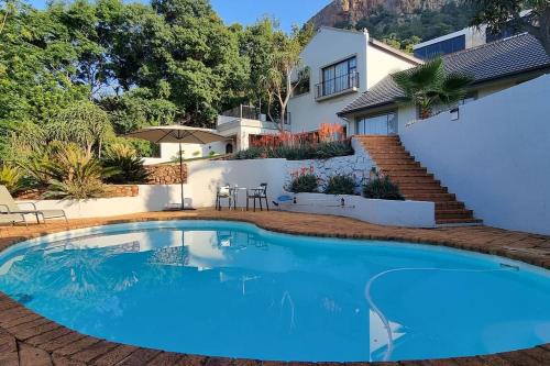 Kosmos House | Waters View Villa, 5 Bedroom House