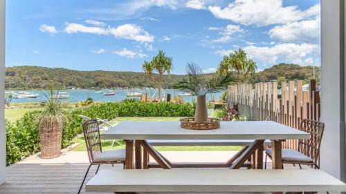 Glenorie House | Watersea By The Bay Unit 2, waterfront, walk to shop&restaurants