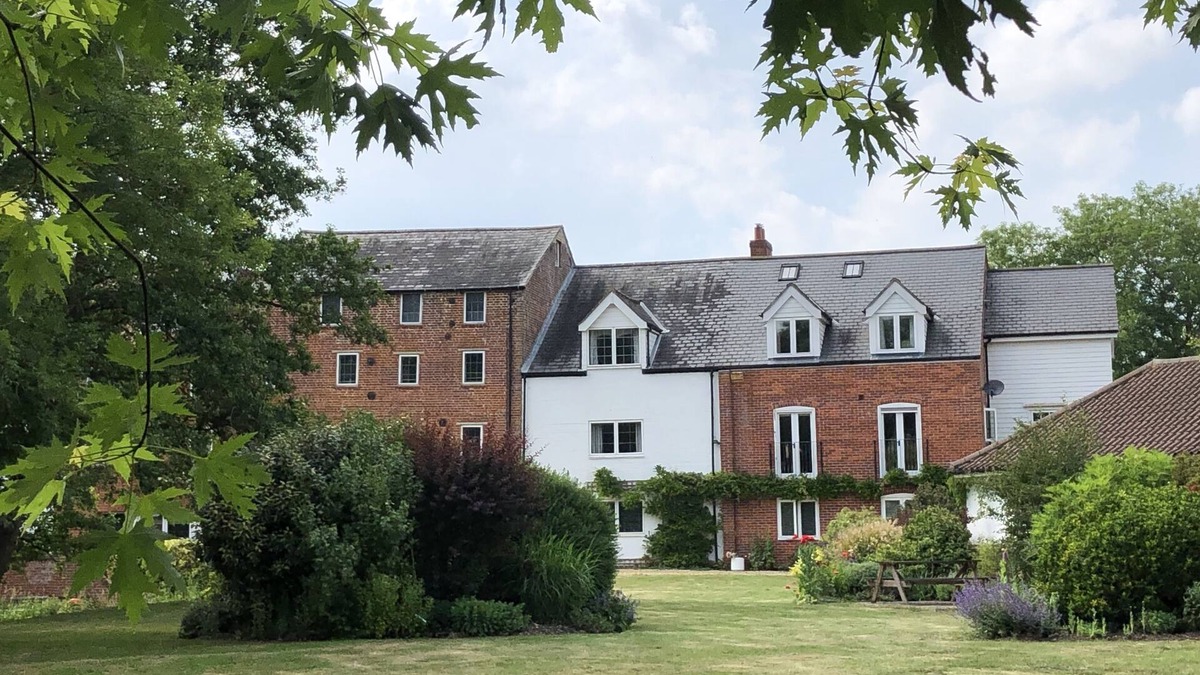 Dereham Apartment | Waterside Apartment Beautiful Mill Conversion in Rural Norfolk