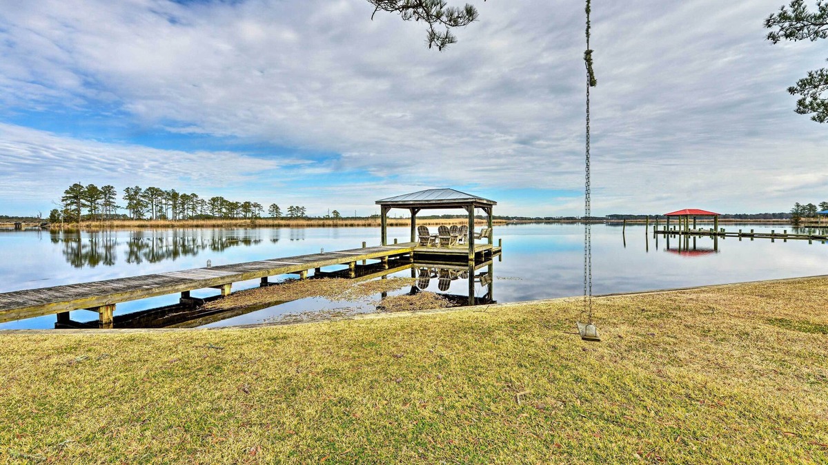 Belhaven House | Waterside Belhaven House & Cottage w/Porch & Dock