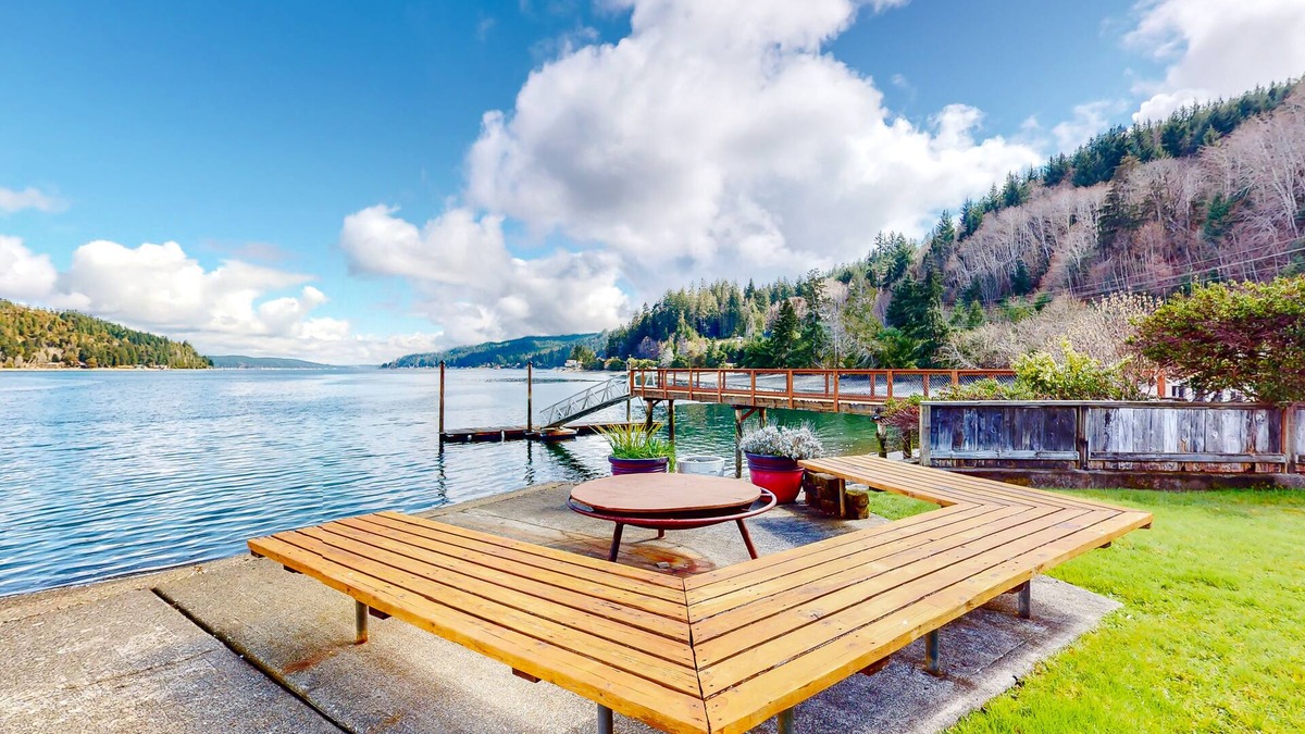 Union House | Waterside home with 4 bedrooms - outstanding access to Hood Canal & attractions