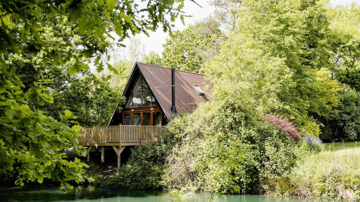 Ewhurst Green Cabin | Waterside Lodge - Lake View