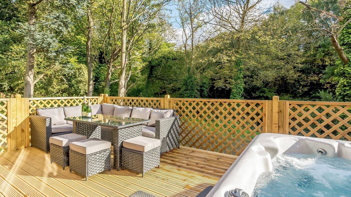 Rastrick Cottage | Waterside Lodge One - UK33351