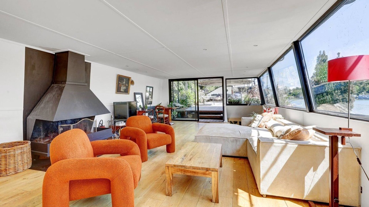Boulogne-Billancourt Boat Rental | Waterside Retreat – Calm & Elegance in Saint-Cloud