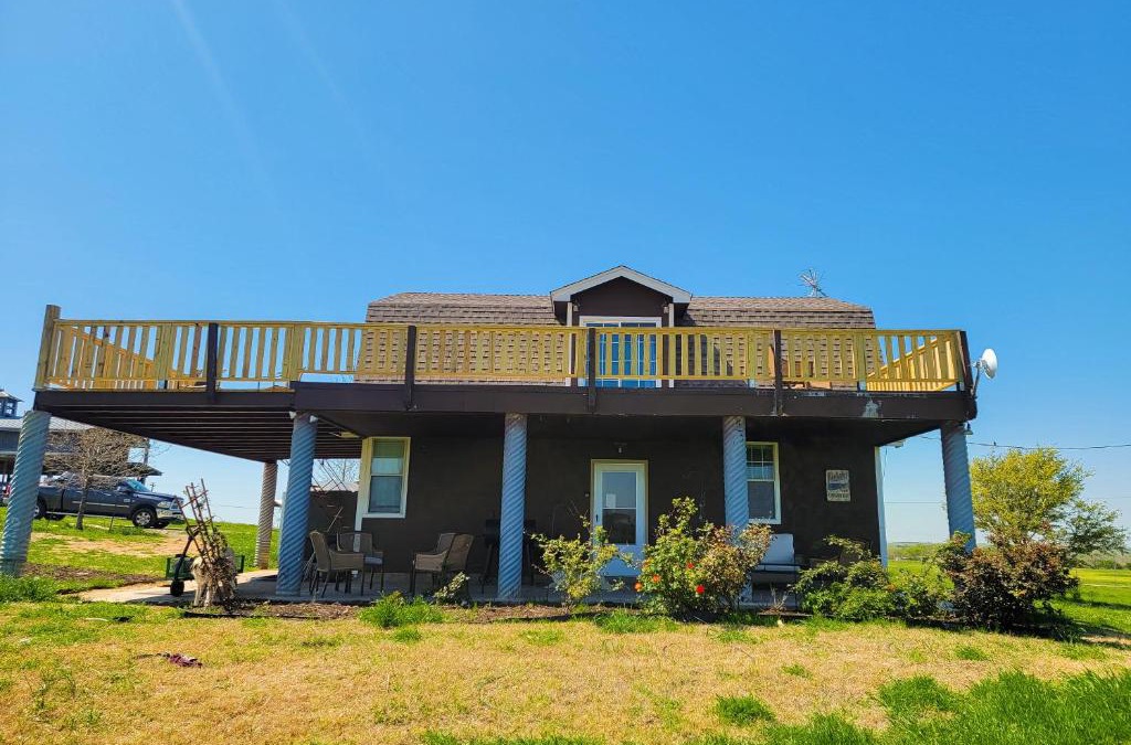 Cleburne House | Waterside Retreat