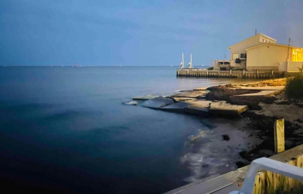 Copiague House | waterside studio plus 2 master bedroom 1full bathroom back entrance beach view canal docks Wifi code