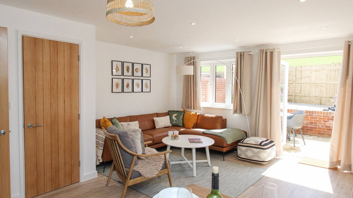 West Lulworth Cottage | WATERSTON COTTAGE, pet friendly, with a garden in West Lulworth