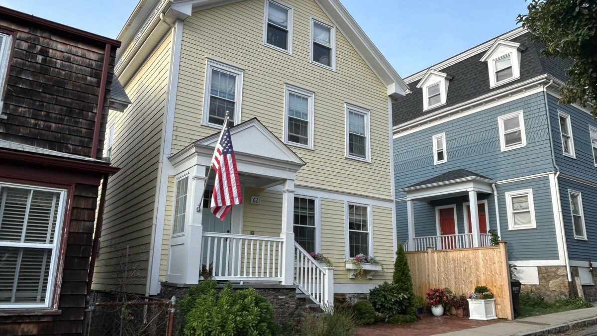 Bellevue Avenue Historic District Apartment | Waterview and Easy Walk to all Downtown Newport, Mansions, Cliffwalk, Thames St