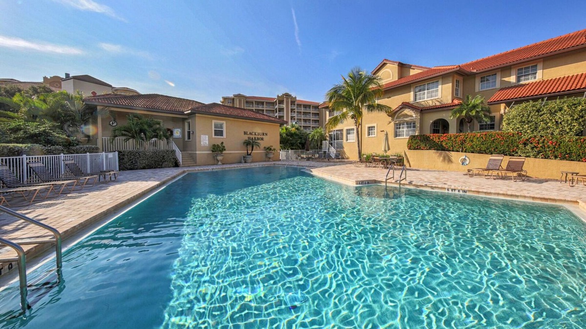 Laurel Condo | Waterview condo in ideal location