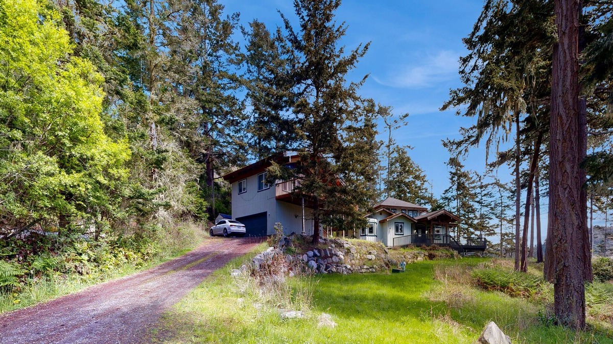 Lopez Island House | Waterview dog-friendly retreat with beach access, hot tub, and large deck