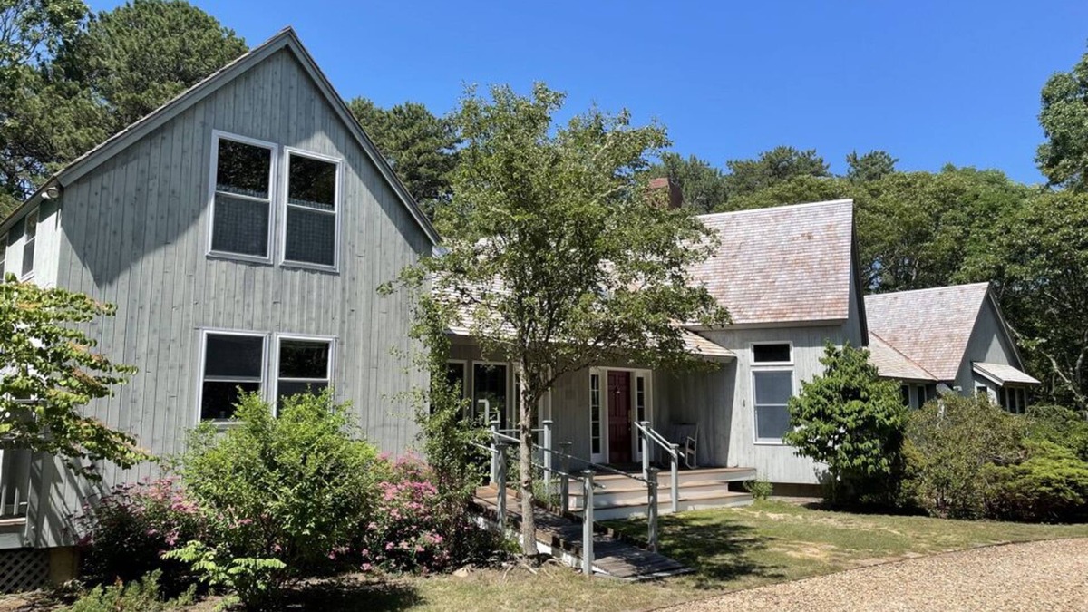 Oak Bluffs House | Waterview Farm Contemporary Island Home Walk to Beach and Farm Neck Golf Club