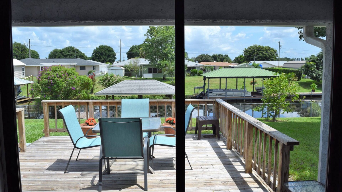 Placid Lakes House | Waterway Inn - canal access to Lake June in Winter!