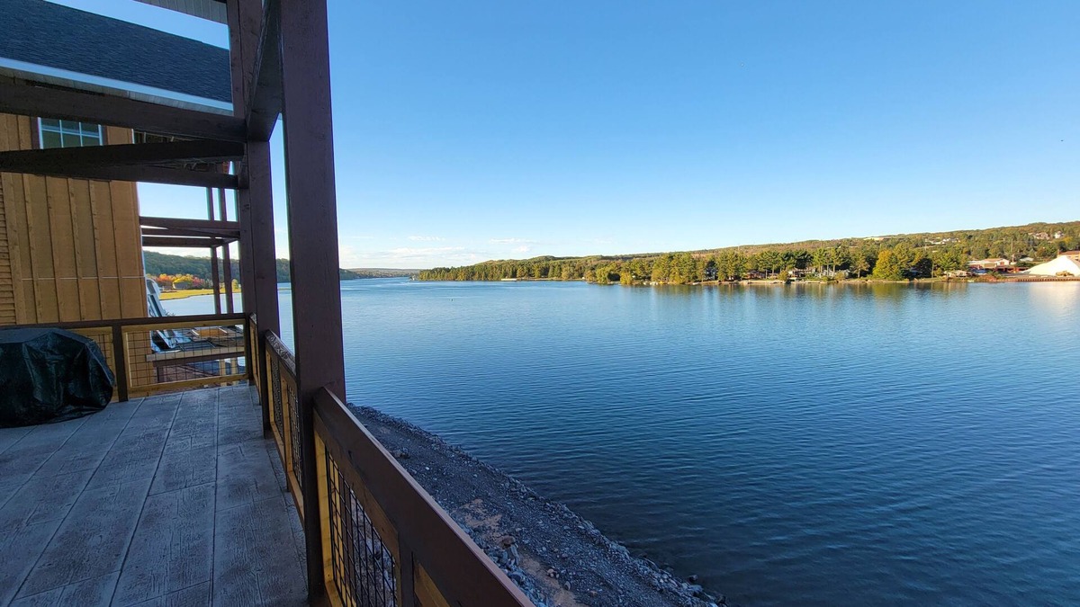Houghton Cabin | Waterway Trailside Fun Cabin 24B