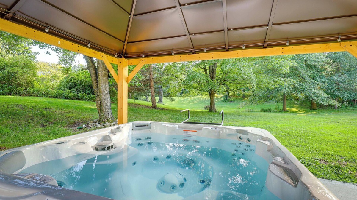 Watkins Glen Cottage | Watkins Glen Home w/Hot Tub ~ 3 Mi to Raceway!