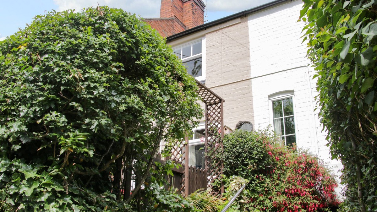 Malpas Cottage | WATTLE COTTAGE, pet friendly, character holiday cottage in Malpas