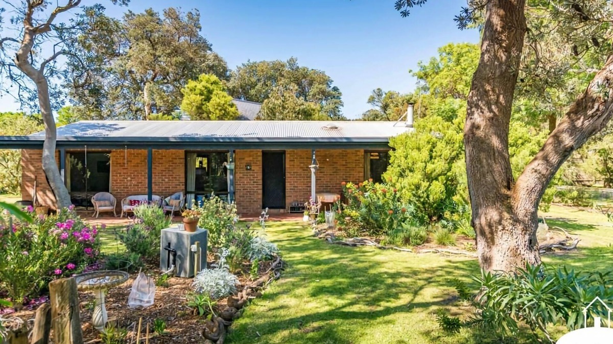 Sandy Point House | Wattle Haven Stay 3 Pay 2 Sept to Oct