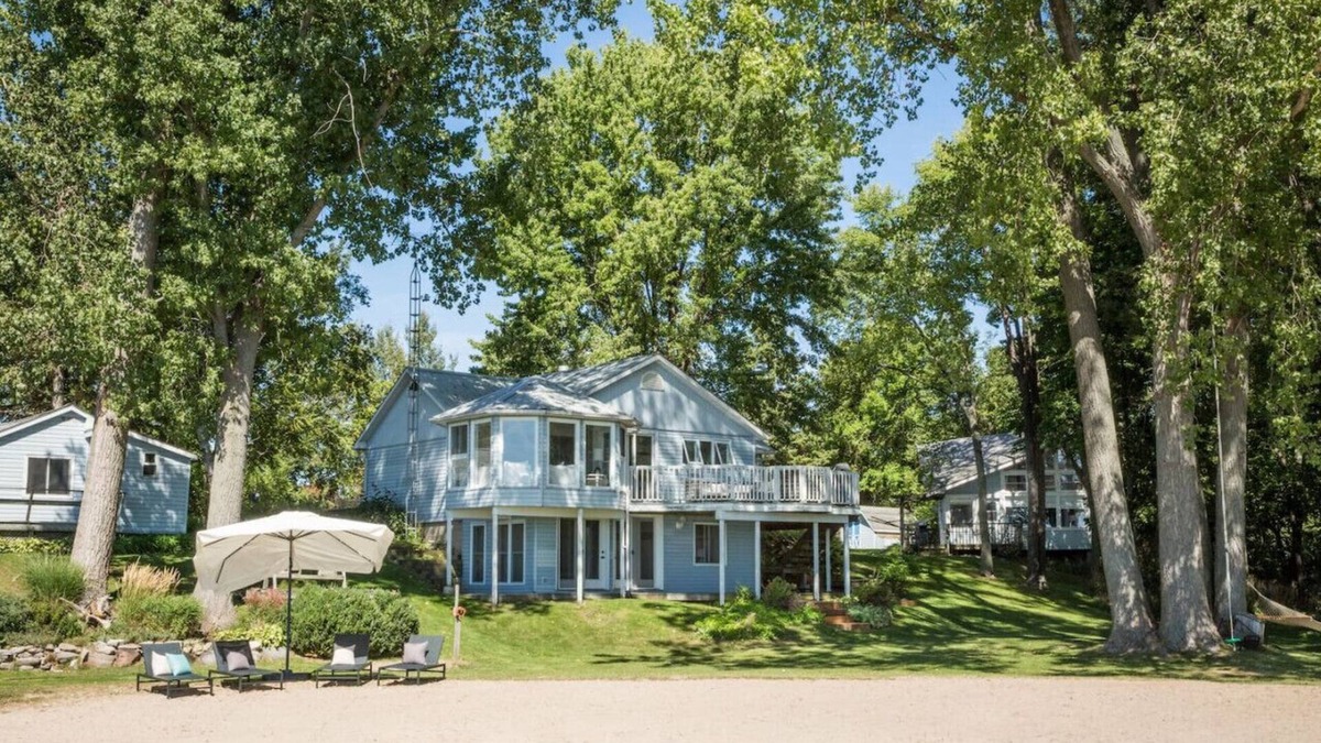 Waupoos House | Waupoos Beach Commons - Beach Front House