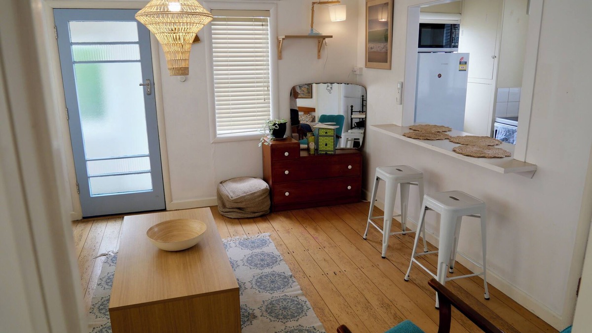 Raglan Cottage | Wave and point break cottage