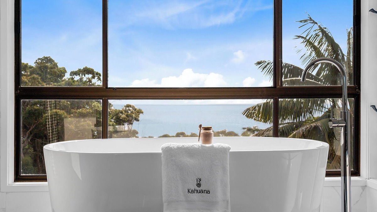 Copacabana House | "Wave'n Sea" - Breathtaking Views & Pool