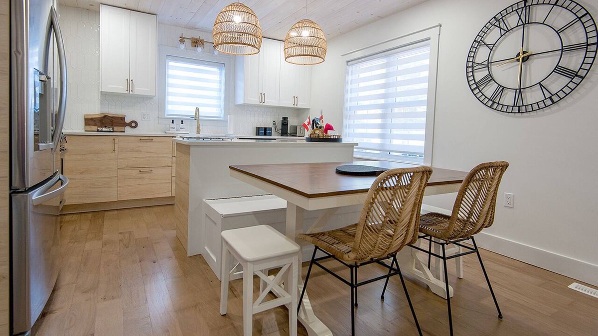 Kingsville House | WaveCrest Cottage -KINGSVILLE - Premium Comfort