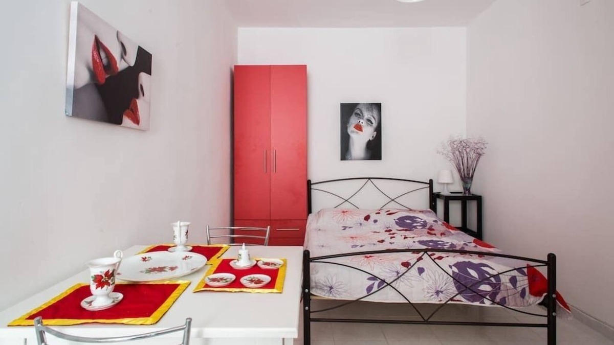 Salamis House | Wavedance Accommodation (Estia)