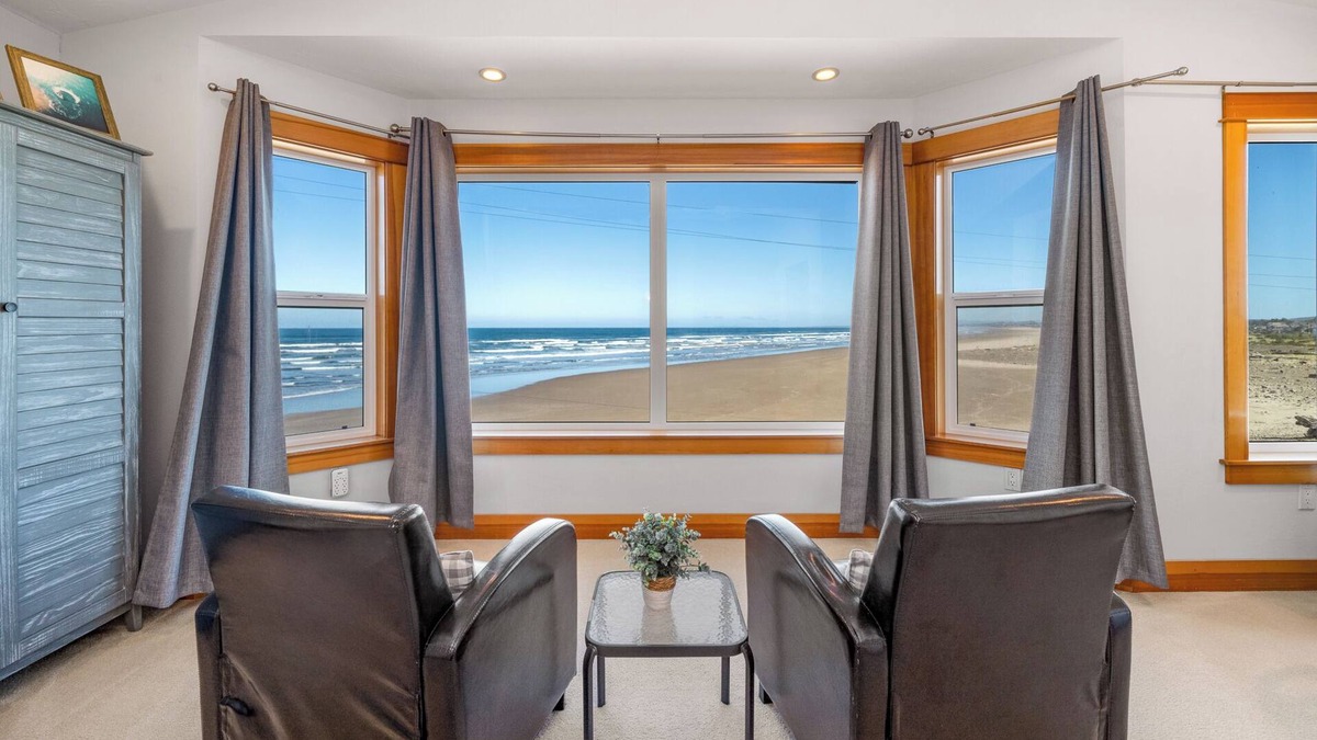 Seaside House | Waves:}Hot-Tub~Ocean/Mt/Golf/Surf Views~Bikes~LgStocked Kitchen~DogOK~CornHole~
