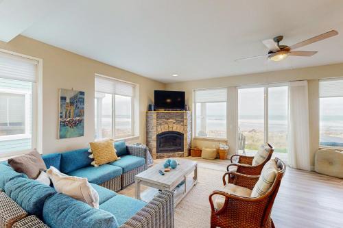 Gold Beach House | Waves & Wonder