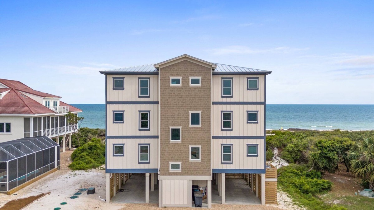 East End House | Wavesong: Brand New Build, Beachfront, Private Pool, Pet Friendly, East End