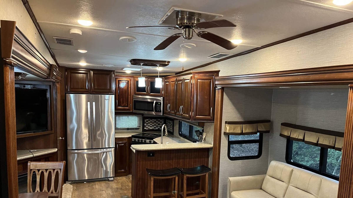 Lee County House | Way, way off the grid in a Lux RV 25 minutes from Austin