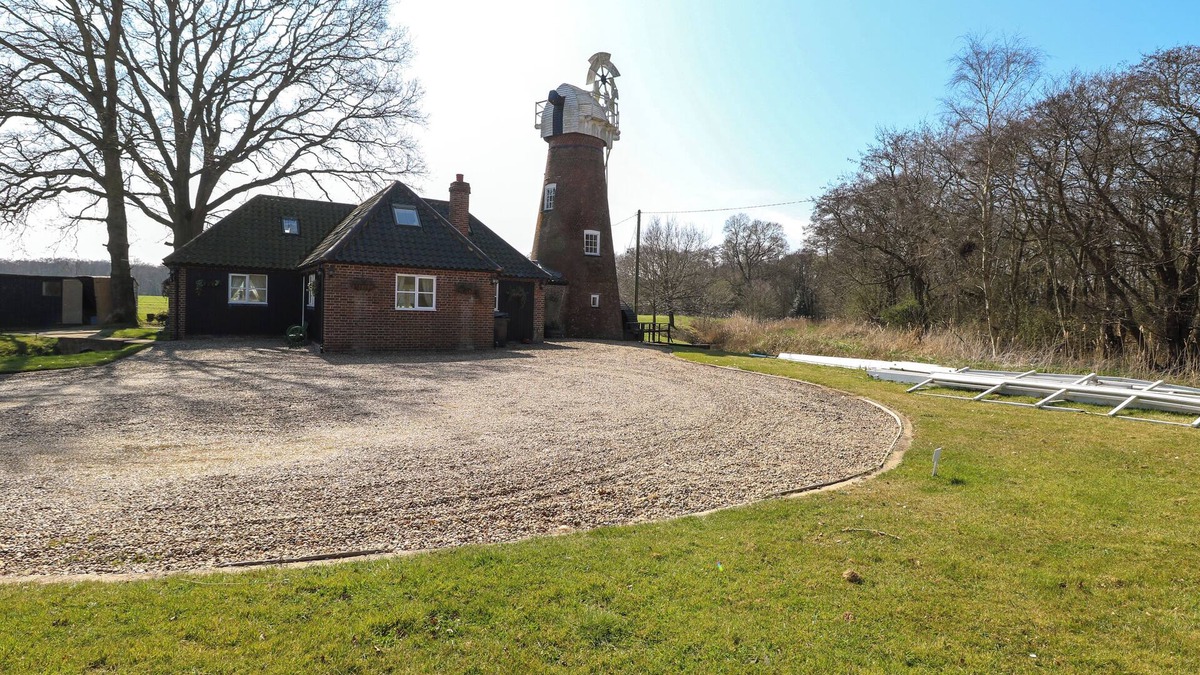 Irstead Cottage | WAYFORD MILL, family friendly, character holiday cottage in Wayford