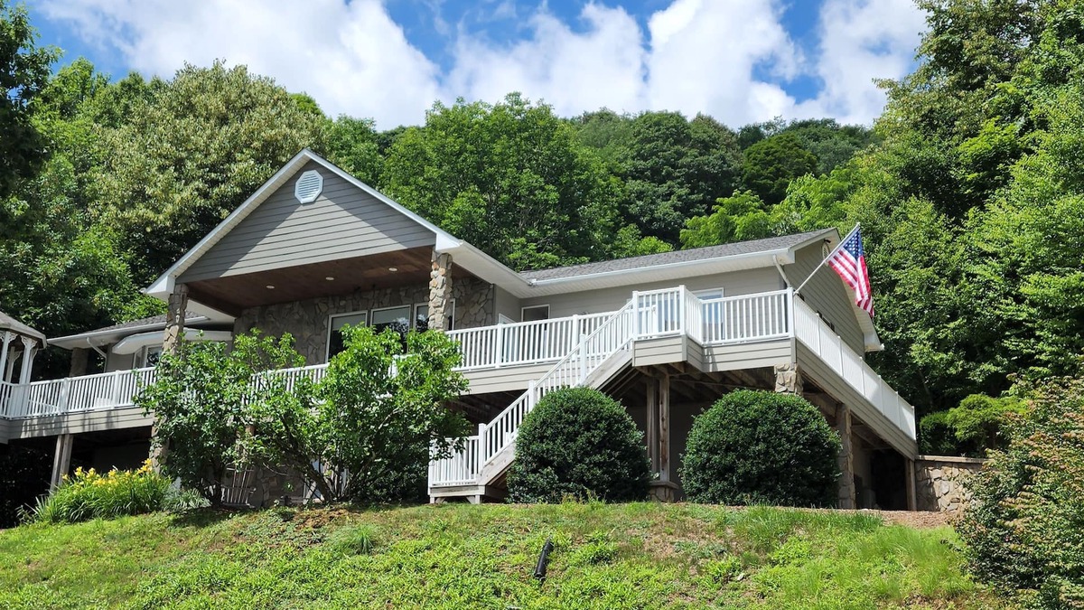 Walker-In-the-Hills House | Waynesville Sunrise! Beautiful, Panoramic Views from 4,200 Ft