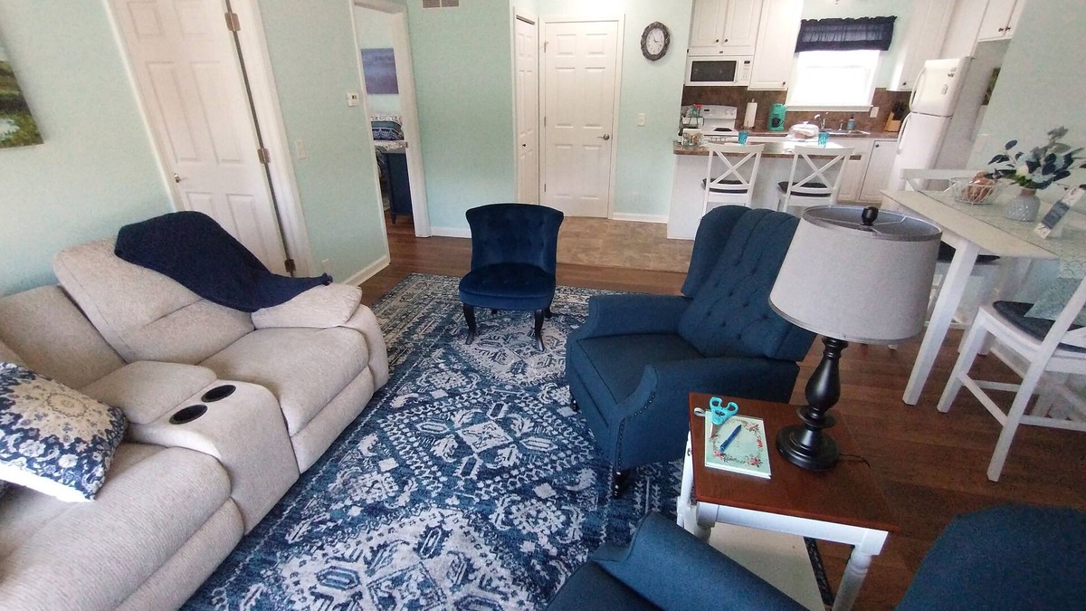 Mansfield House | Wayside Guest House Clean, Cozy, Comfortable, Convenient