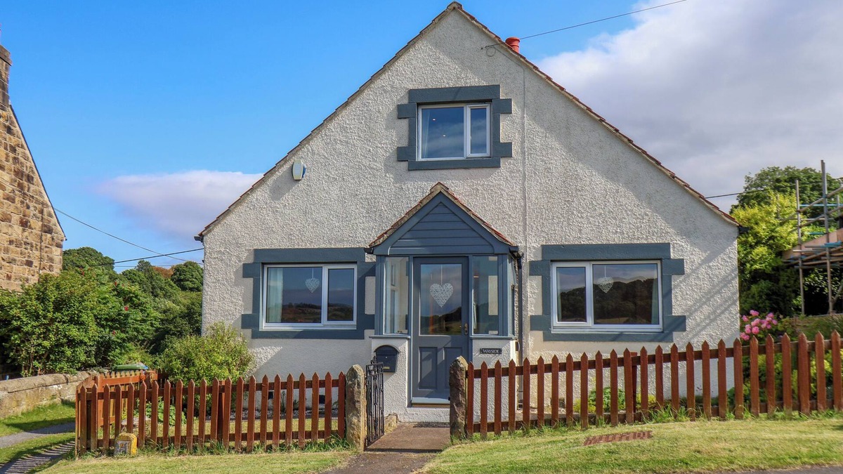 Great Fryup Dale Cottage | WAYSIDE, pet friendly, character holiday cottage in Glaisdale