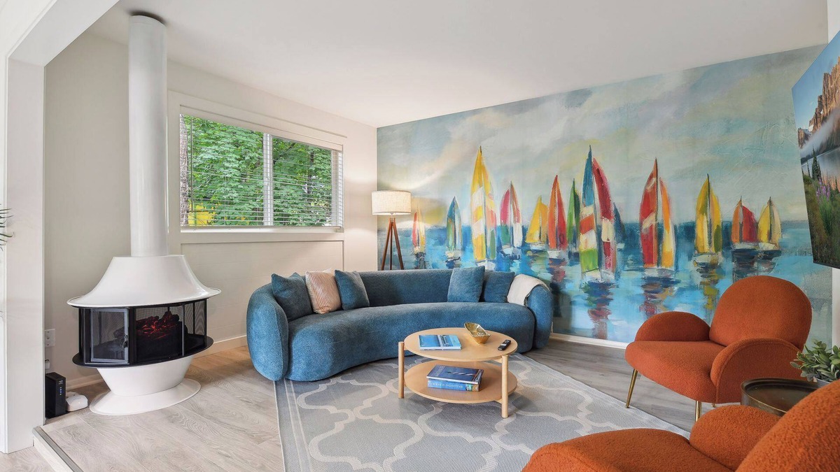 Wayzata House | Wayzata Colorful Home w/Office!