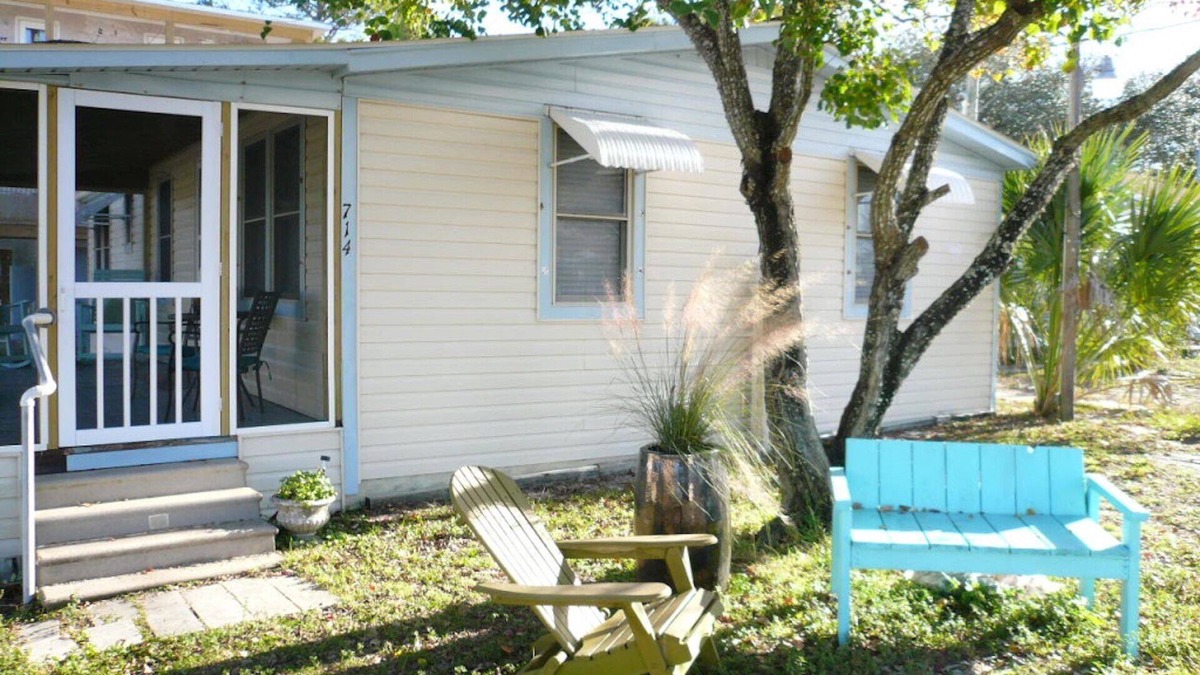 Mexico Beach Cottage | WE ARE BACK! NOW AVAILABLE! SNOWBIRDS CONTACT US FOR SPECIAL RATES!