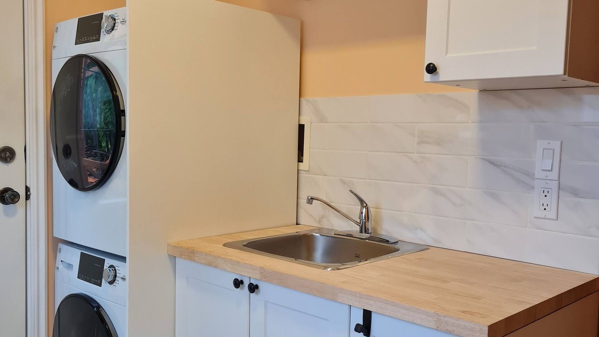 Regional District of Nanaimo Apartment | We are close to hiking trails, caves , alpine resort, beaches