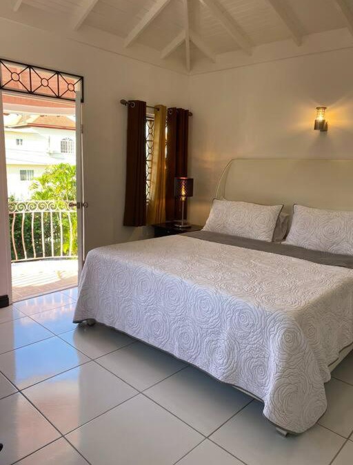 West Gate Hills Apartment | We are close to the Beach Beach Beach!!