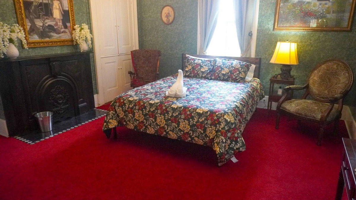Point Pleasant House | We are walking distance to Mothman Statue and Mothman Museum.