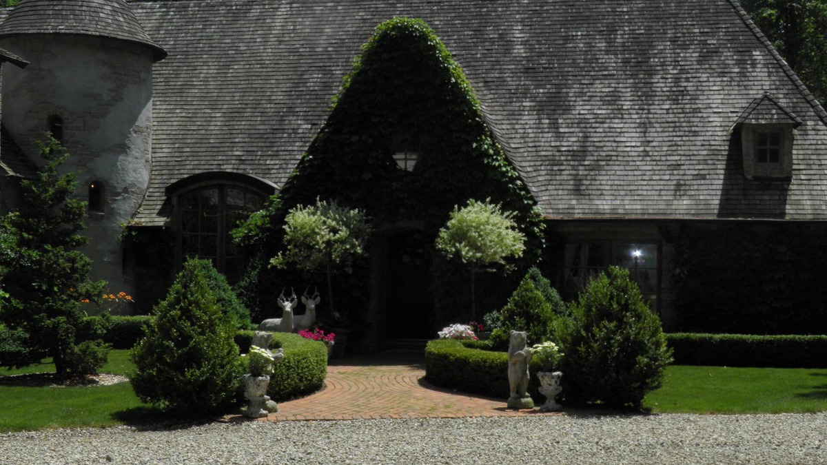 Deckerville Other | We Cordially Invite You to Stay at a Real Castle!